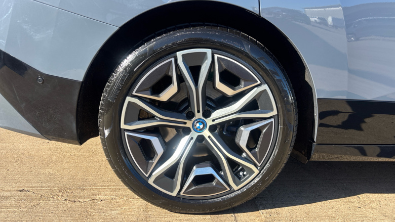 BMW iX 455kW M60 111.5kWh 5dr Auto Electric Estate